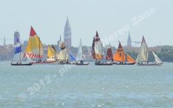 Regata di vela al terzo