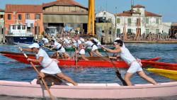 Regata di pellestrina 2015 - Donne su mascarete