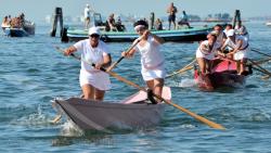 Regata di pellestrina 2015 - Donne su mascarete