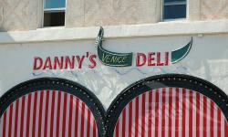 Danny's Deli - Una gondola nel logo richiama sempre ...