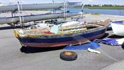 Sanpierota abbandonata in banchina a San Giuliano (05/2016)