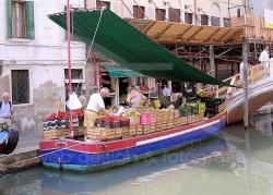 Fruttivendolo galleggiante a Venezia - 2004