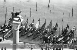 Vista dal campanile di S.Marco con la colonna del Leòn e le gondole in attesa di clienti (05/1995)